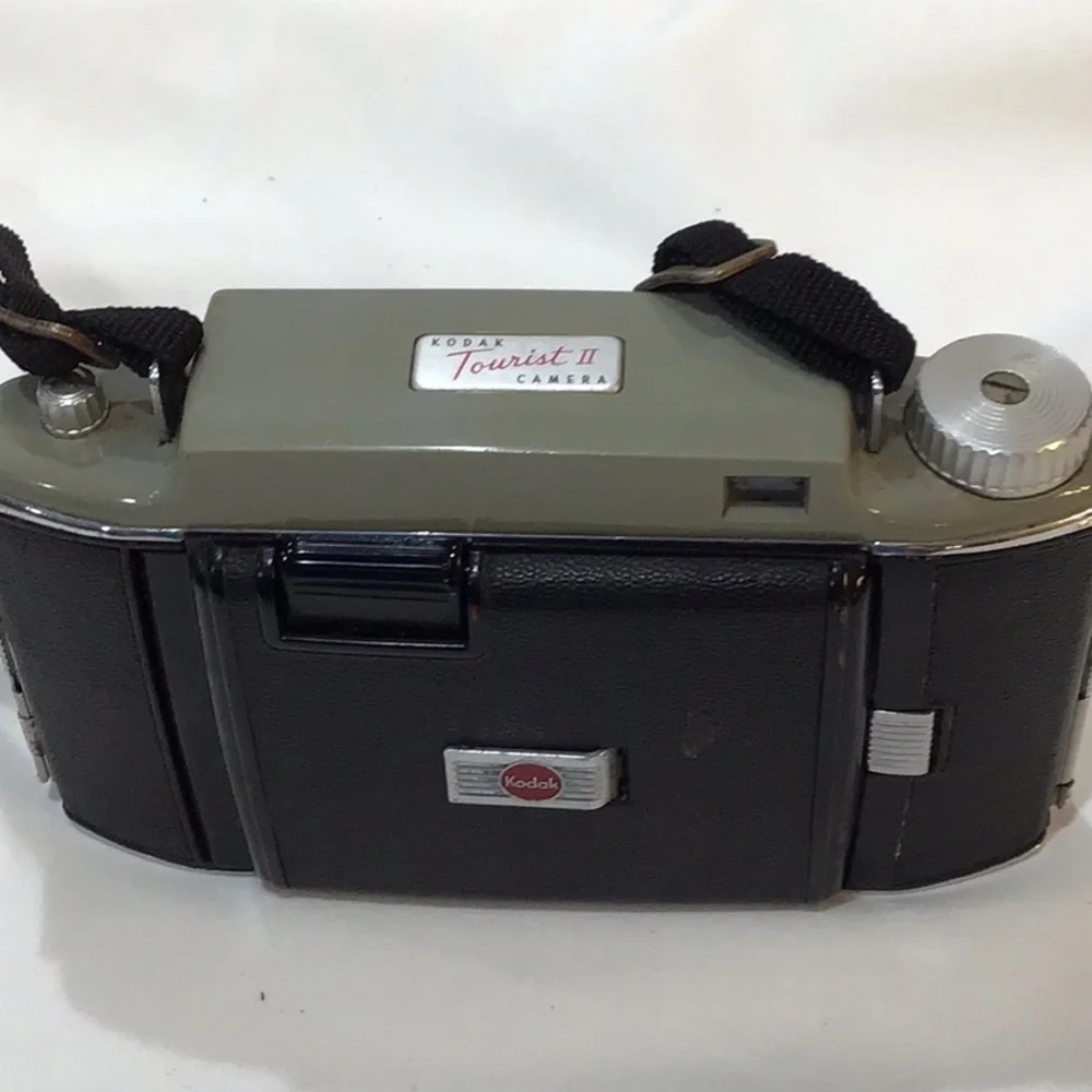 KODAK TOURIST II 620 FILM CAMERA WITH KODET F/12.5 LENS V20